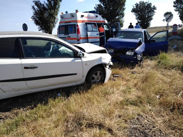 Accident rutier GRAV în Hârşova: IMPACT ÎNTRE UN CAMION ŞI 2 AUTOTURISME!