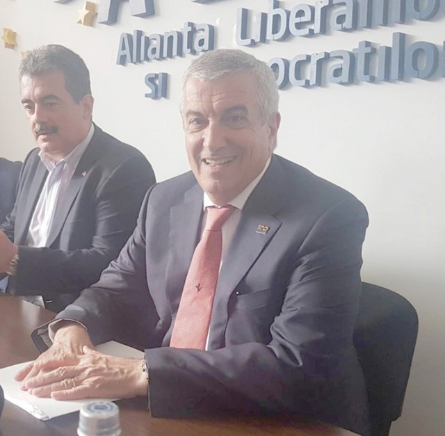 Tăriceanu se distanţează de campania pentru referendum