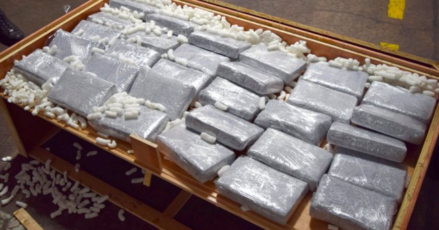 Italia: Peste 2 tone de cocaină, valorând 500 milioane de euro, confiscate în portul Genova