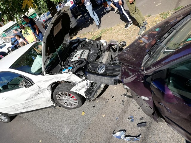 CARAMBOL la intersecție cu bulevardul Lăpușneanu: au fost 