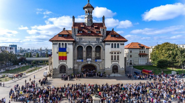 Festivitatea de deschidere a noului an universitar, în Piaţa Ovidiu din Constanţa!