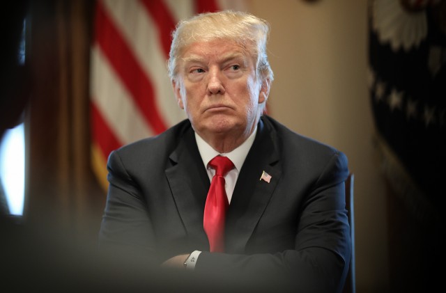 Donald Trump acuză serviciile de informaţii americane de naivitate în relaţia cu Iranul