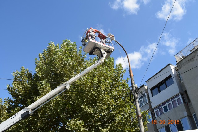 Au început lucrările de modernizare a sistemului de iluminat public stradal în orașul Cernavodă