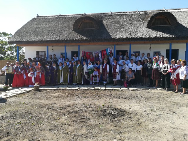 „Memoria satului dobrogean”, simpozion organizat în gospodăria tradițională de la Vișina a unei constănțence