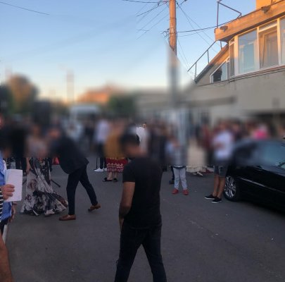 Nuntaşi AMENDAŢI pentru că au făcut CIRC în stradă!