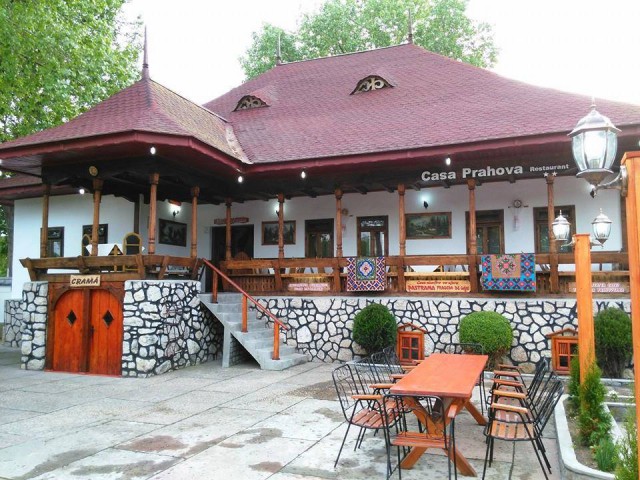 Un bărbat din Năvodari a MURIT în timp ce mânca la un restaurant din Satul de Vacanță