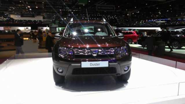 Dacia participă la Salonul Auto de la Paris cu cinci modele şi unul dintre cele mai primitoare standuri