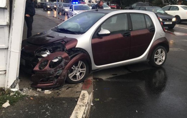 VIDEO SENZAŢIONAL! Accident rutier la CET: s-a OPRIT cu mașina în GARD