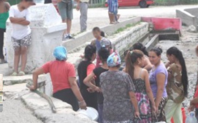 Primarul din Băneasa i-a trimis pe romi la muncă, dar s-au dus la cerșit. Casele dărăpănate s-au transformat în vile!