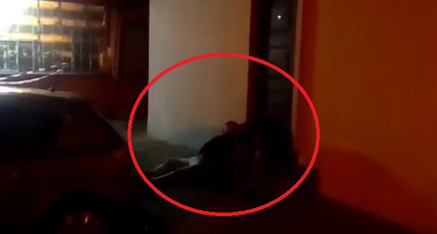 Încă un tânăr ZOMBIE depistat la Constanța, în plină stradă! VIDEO