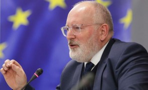 România, 'desfiinţată' în Parlamentul European. Prim-vicepreşedintele CE ameninţă Guvernul cu judecata