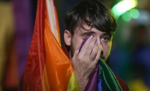 Un tribunal din Rusia a condamnat o televiziune pentru propagandă homosexuală