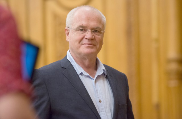 Eugen Nicolicea, apostrofat şi urmărit în trafic de protestatarul Marian Ceauşescu