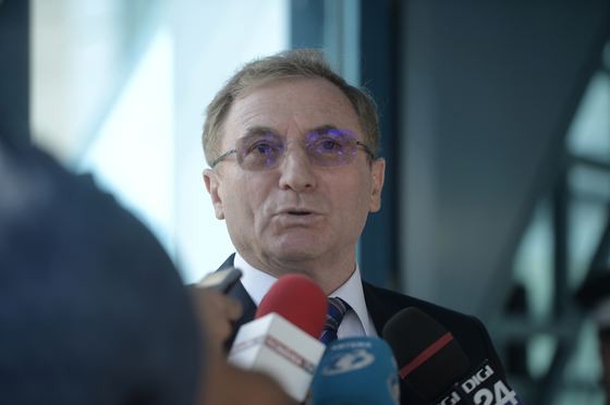 Augustin Lazăr, reacţie după declarațiile judecătorului Constantin Udrea: Opinii personale şi părtinitoare. Constantin Udrea: Să spună dacă e normal să se scalde în piscina SPP