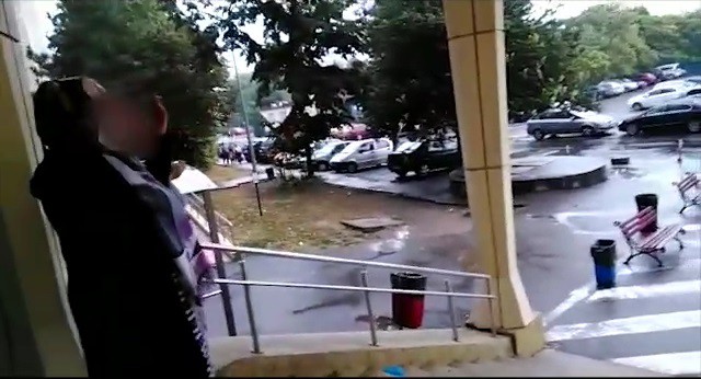 Prinşi în timp ce fumau în incinta Spitalului Judeţean! VIDEO