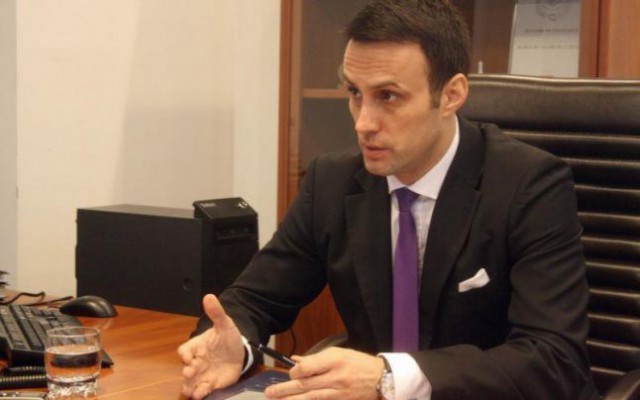 Numărul de asigurări obligatorii a crescut în primul semestru cu 1%; populaţia se bazează preponderent pe ajutor guvernamental
