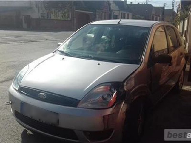 A parcat maşina în faţa unui bloc şi a găsit-o... după 3 ani! ‘Vinovat’: Radu Mazăre!