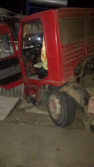 Un șofer aproape de COMĂ ALCOOLICĂ a pus la pământ gardul unui imobil, în Valu lui Traian!