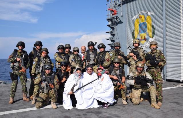 Marinarii militari desfăşoară misiuni de supraveghere a traficului naval în Marea Neagră!