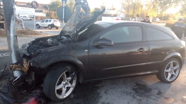 ANCHETĂ la NĂVODARI: O MAŞINĂ A LUAT FOC ÎN URMA UNUI ACCIDENT