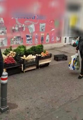 Toamna a scos vânzătorii ambulanţi în stradă! Iată cum i-au surprins poliţiştii locali în pieţele constănţene!