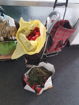 Un constănțean, prins în timp ce vindea legume din mașină