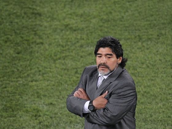 Maradona i-a criticat pe conducătorii de cluburi care profită de situaţia actuală pentru a nu-i plăti pe jucători