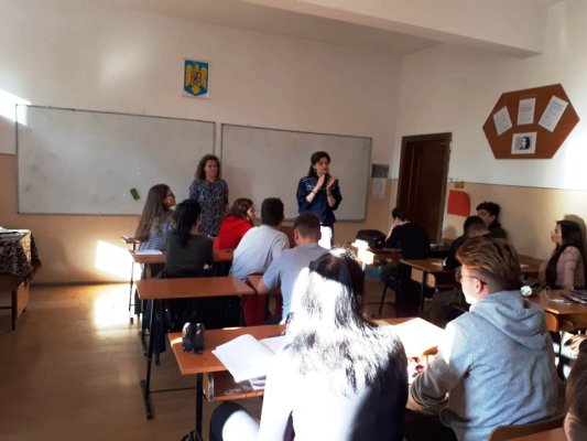 Polițiștii, în vizită la Liceul Emil Palade din Constanța