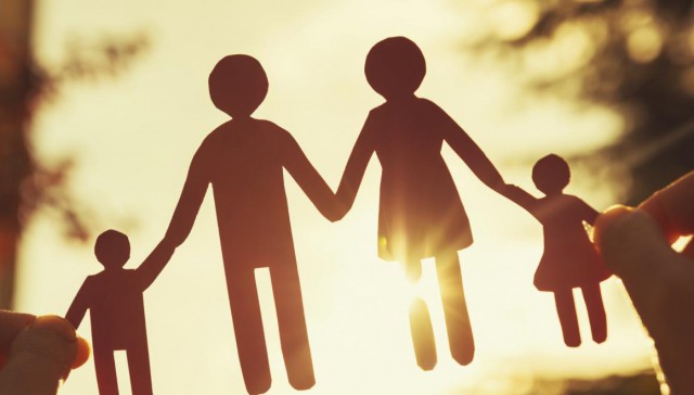 56 % dintre români se declară membrii familiei tradiţionale; 38 % susţin că fac parte din familia modernă