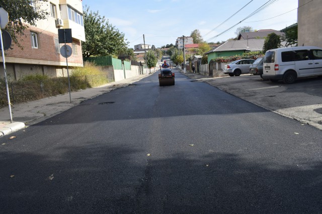 Continuă asfaltările la Cernavodă
