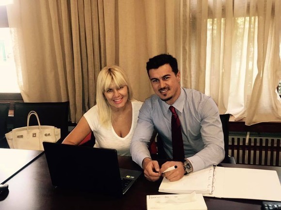 Iubitul Elenei Udrea fuge de caniculă. Alexandrov a plecat din București, dar nu singur 
