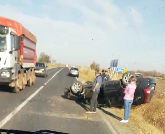 S-a RĂSTURNAT cu mașina în drum spre Tulcea! VIDEO
