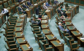 Senatul a DECIS: arestaţi la domiciliu, fără brăţări electonice