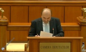 Ironiile lui Tudorel Toader la adresa semnatarilor moțiunii: La ce a recurs ca să îi taxeze pe cei de la PNL și USR