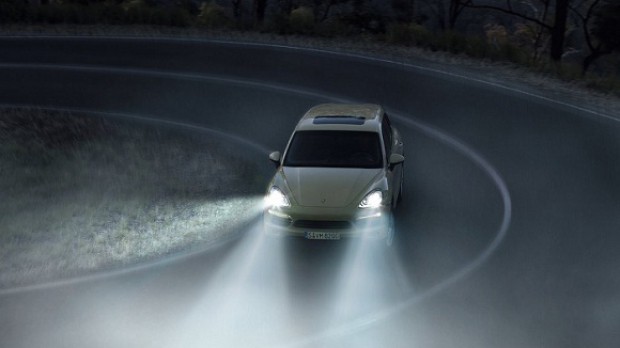 Noul Porsche Cayenne, promovat printr-un film realizat în România