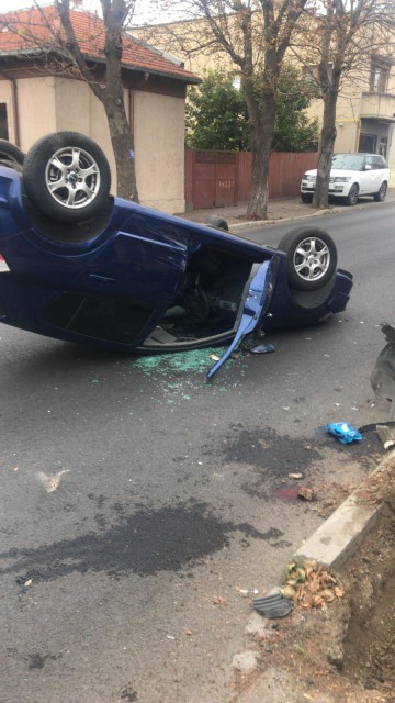 CASCADORIE la CONSTANȚA! DOUĂ ȘOFERIȚE s-au RĂSTURNAT cu mașinile!