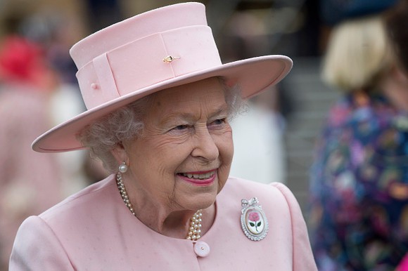 Regina Elisabeta a II-a a pozat alături de moştenitorii tronului la începutul anului