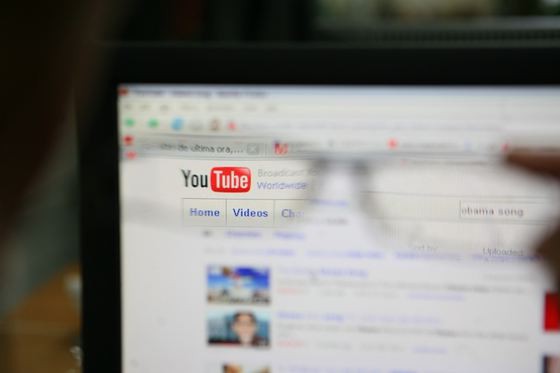 Un constănțean se judecă cu Google după ce i-a închis canalul de Youtube