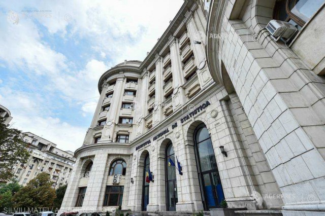 INS: Volumul cifrei de afaceri din comerţul cu amănuntul a crescut cu 5,2%, la 9 luni