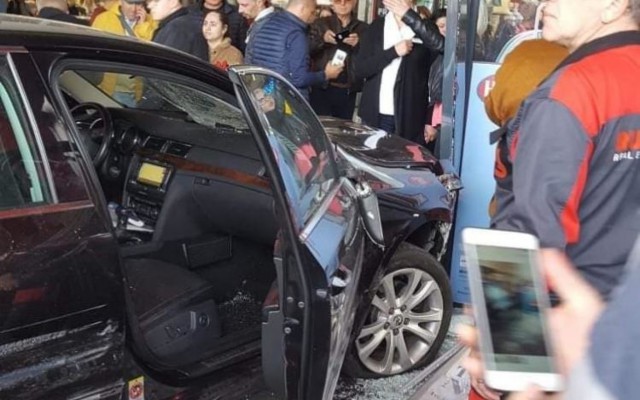 Cei doi pietoni loviţi intenţionat cu maşina de atacatorul de la mall Brăila, operaţi şi sunt în stare stabilă