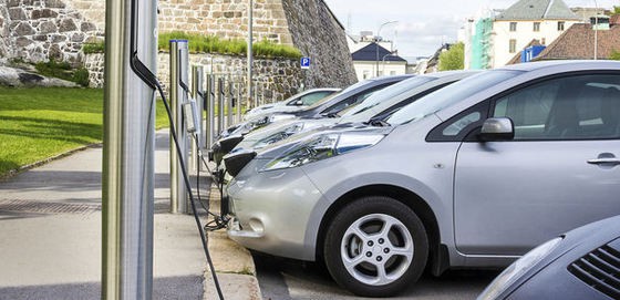 Record istoric la înmatriculări: Românii încep să prindă gustul maşinilor electrice