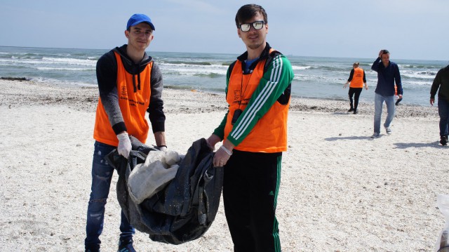 Mii de deșeuri eliminate de pe plajele din 4 țări, cu ajutorul participanților la workshop-urile ANEMONE