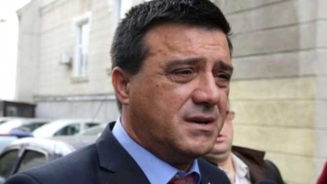 Senatorul Niculae Bădălău, amendat cu 5.000 de lei după ce i-a fost spartă casa