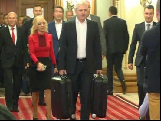 Liviu Dragnea, cu două VALIZE în Parlament: Prima cu 