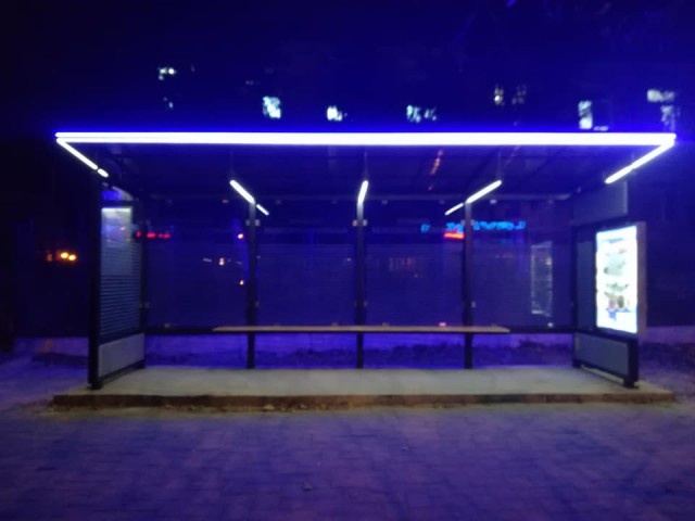 Primarul din Mangalia a anunţat că au fost montate băncuţe, rulouri de gazon şi se lucrează la staţiile de autobuz