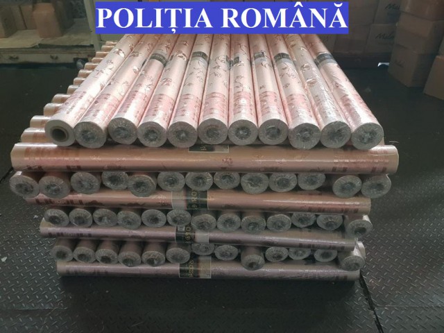Fețe de masă 'marca Versace' confiscate în Portul Constanța!