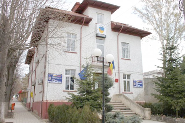 Începe plata burselor pentru elevi, la Eforie