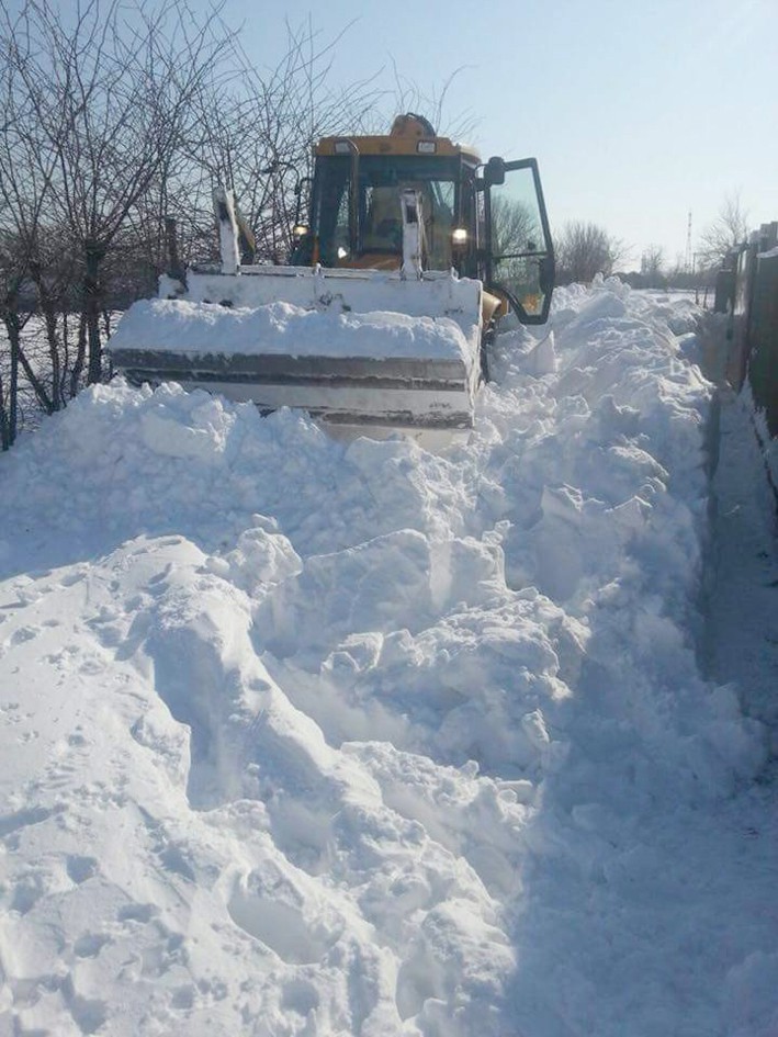 Pregătiri. Primăria Cernavodă a închiriat o autobasculantă pentru deszăpezire Pregătiri. Primăria Cernavodă a închiriat o autobasculantă pentru deszăpezire