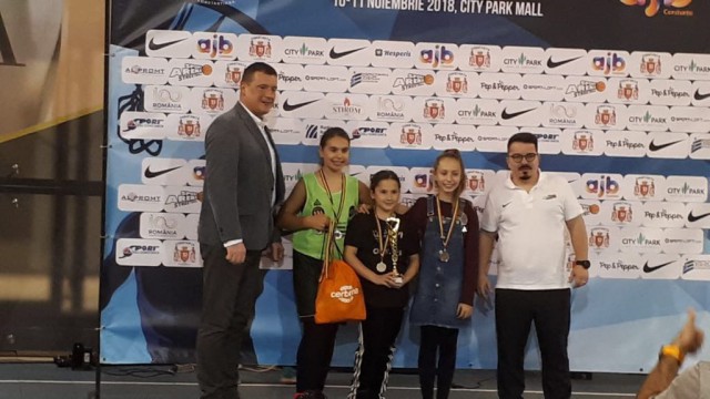 Premii pentru baschetbalistele de la Colegiul de Arte „Regina Maria”