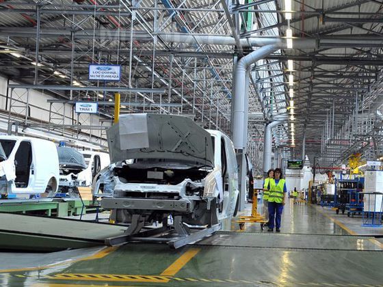 România concurează cu Bulgaria şi Ungaria pentru o nouă uzină auto. Investiţia de peste 1 miliard de euro ar putea genera 5.000 de locuri de muncă